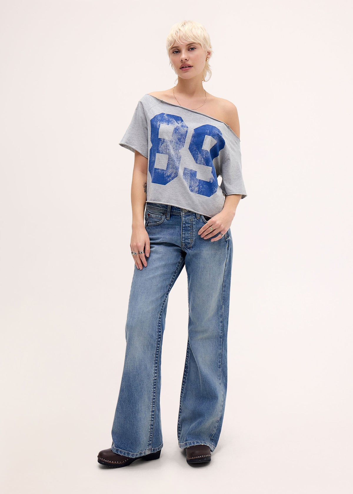 BDG 89 Slash Neck Off-Shoulder T-Shirt GREY