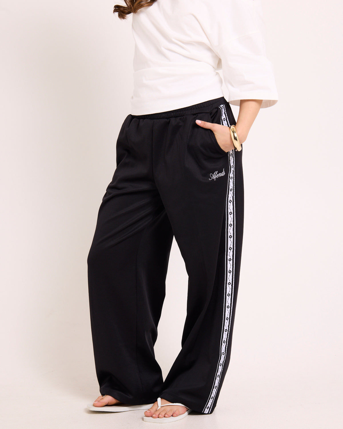 Thorn Bound Sweat Pants BLACK