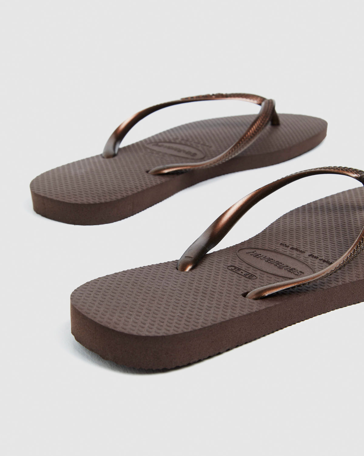 Slim Thongs Metallic Dark Brown BROWN
