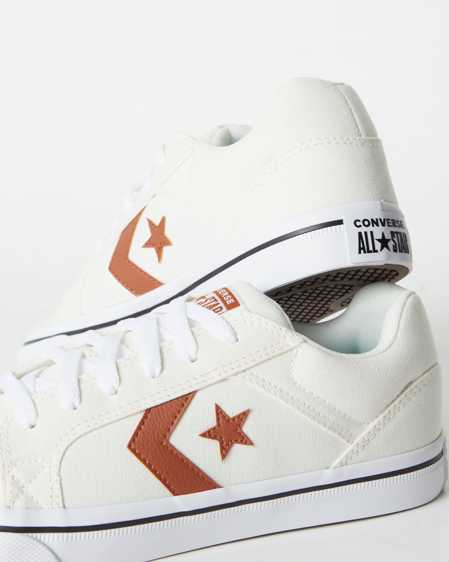 El Distrito 2.0 Craft Remastered Ox Senakers in Egret White