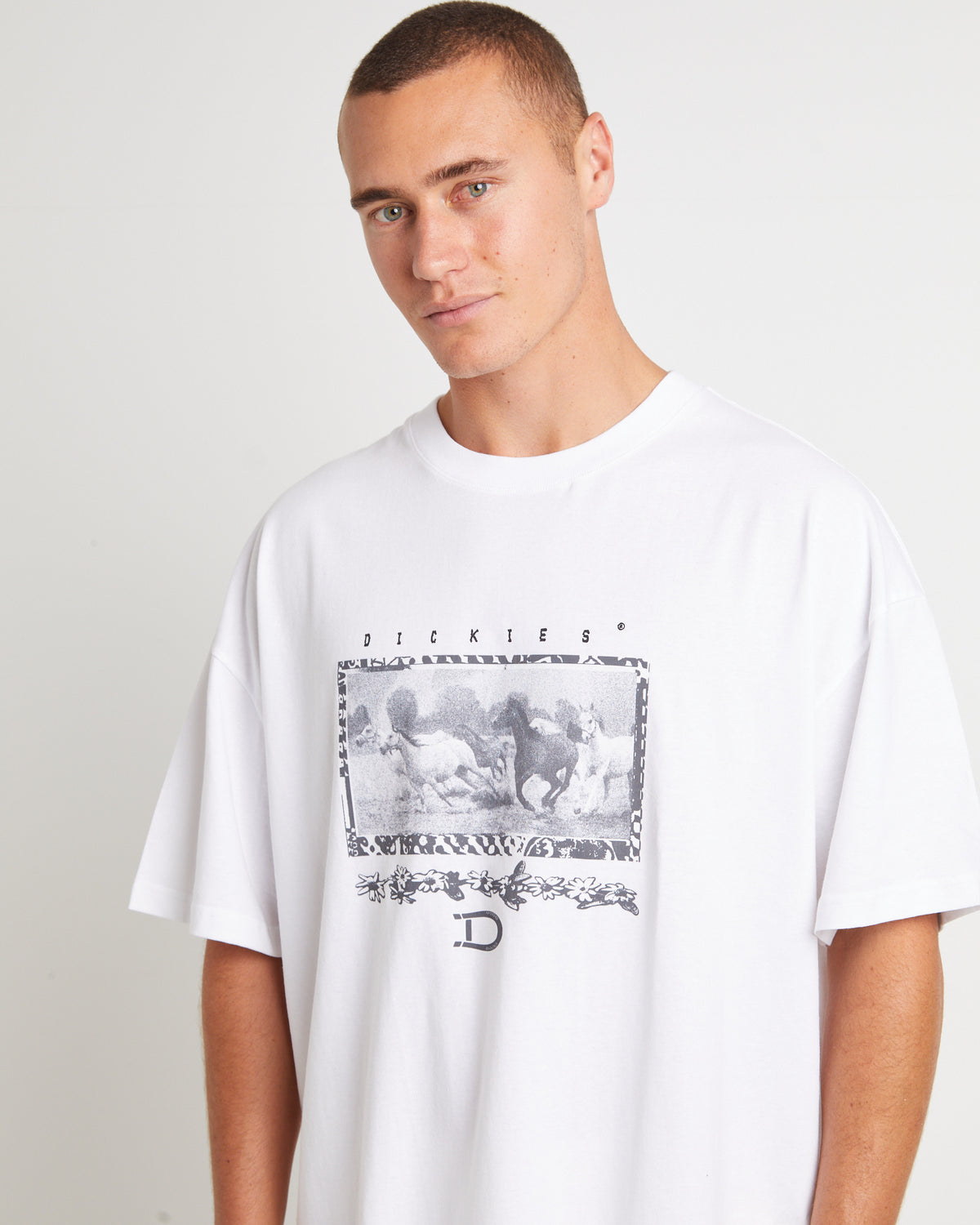Field Guide 330 Short Sleeve T-Shirt in White WHITE
