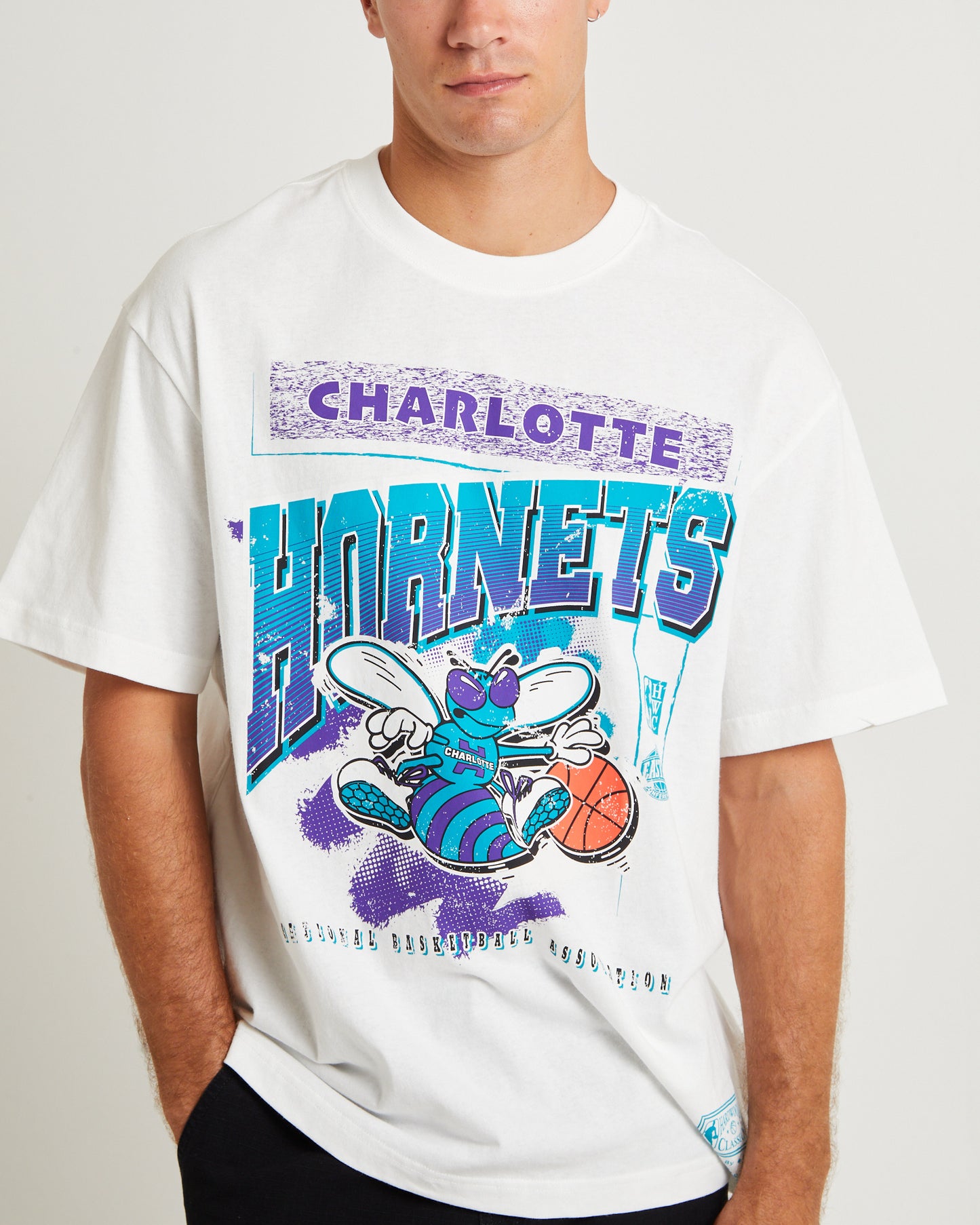 Brush Off 2.0 Hornets Short Sleeve T-Shirt Vintage White