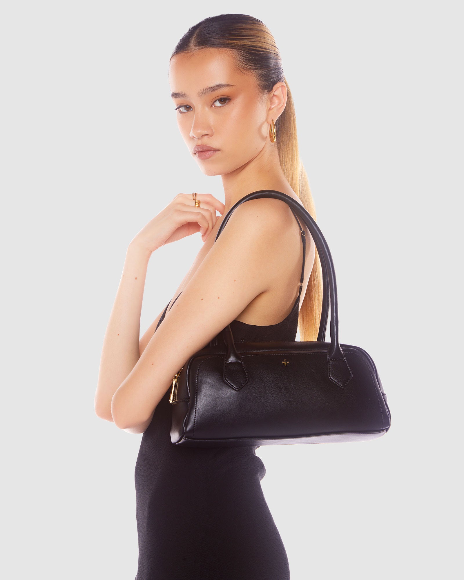 Nyota Shoulder Bag BLACK PU