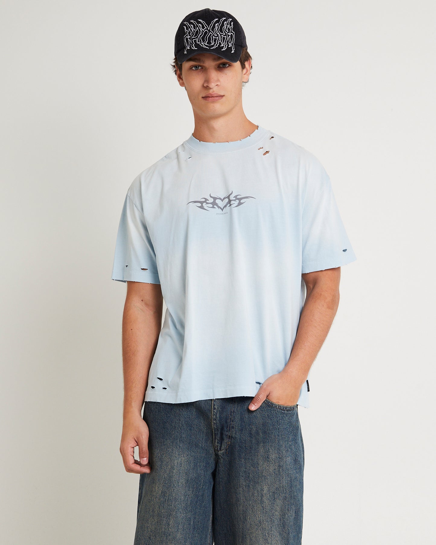 Lovelss Cropped T-Shirt
