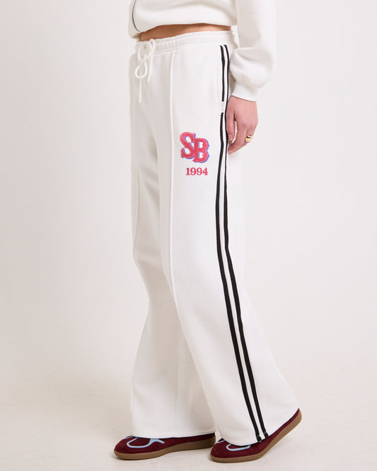 Subtitled Emblem Baggy Trackpants WHITE