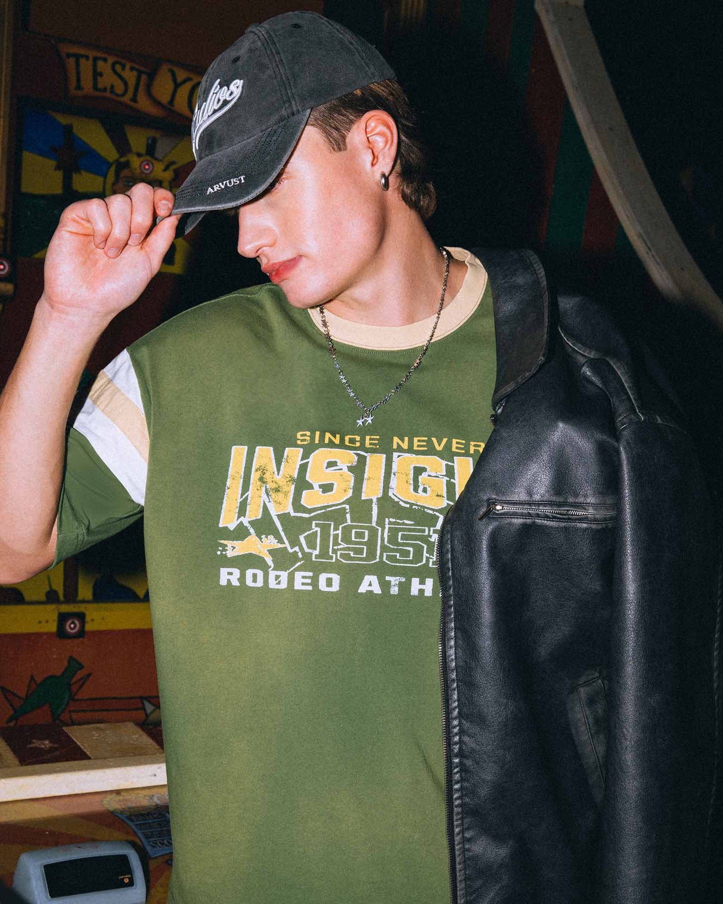 College Heavyweight T-shirt