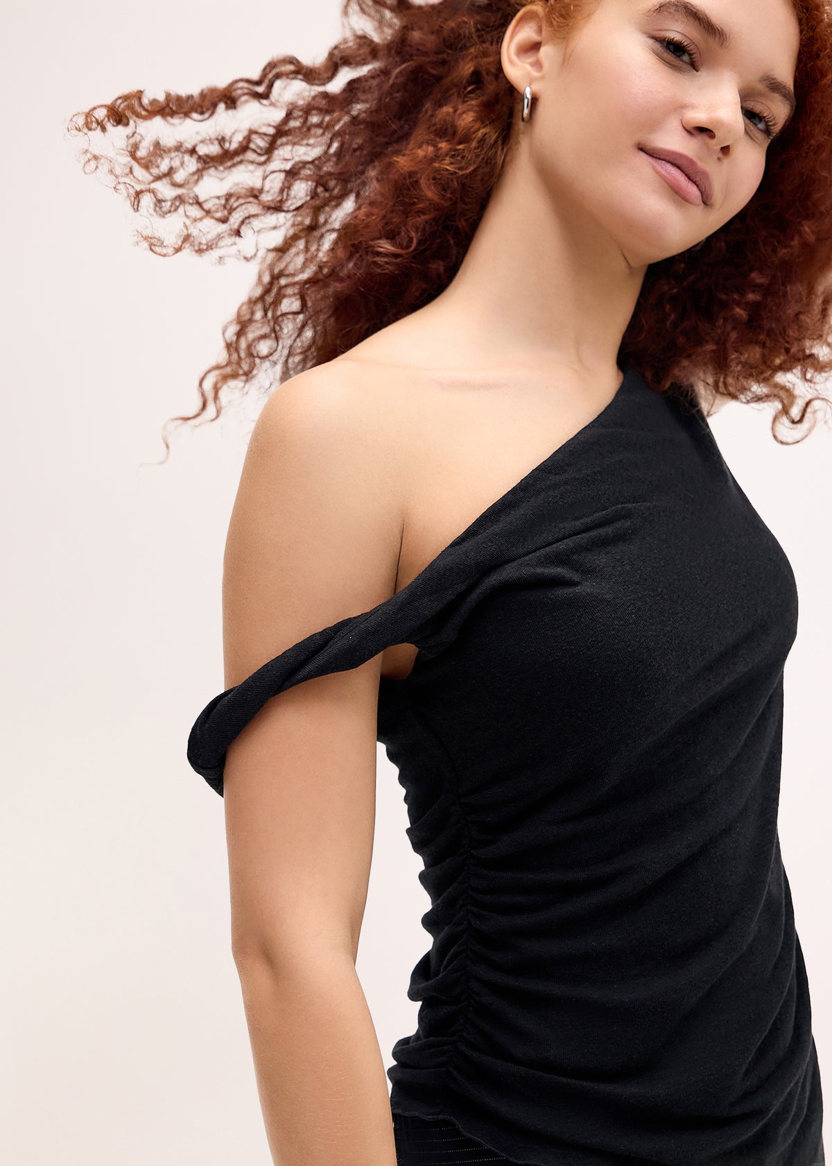 BDG Peggy Asymmetric Top CHARCOAL