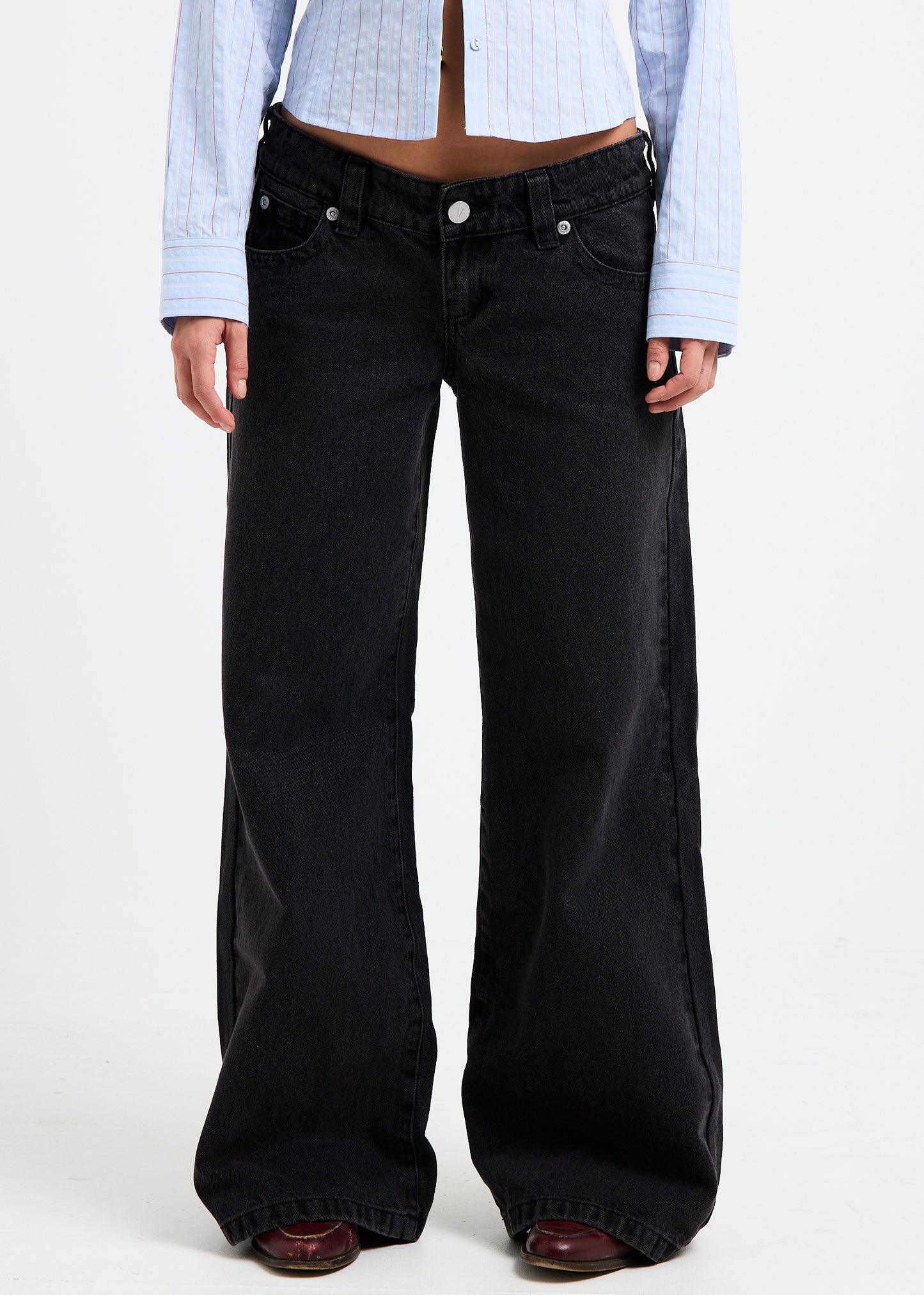 00 Super Low & Wide Denim Jeans