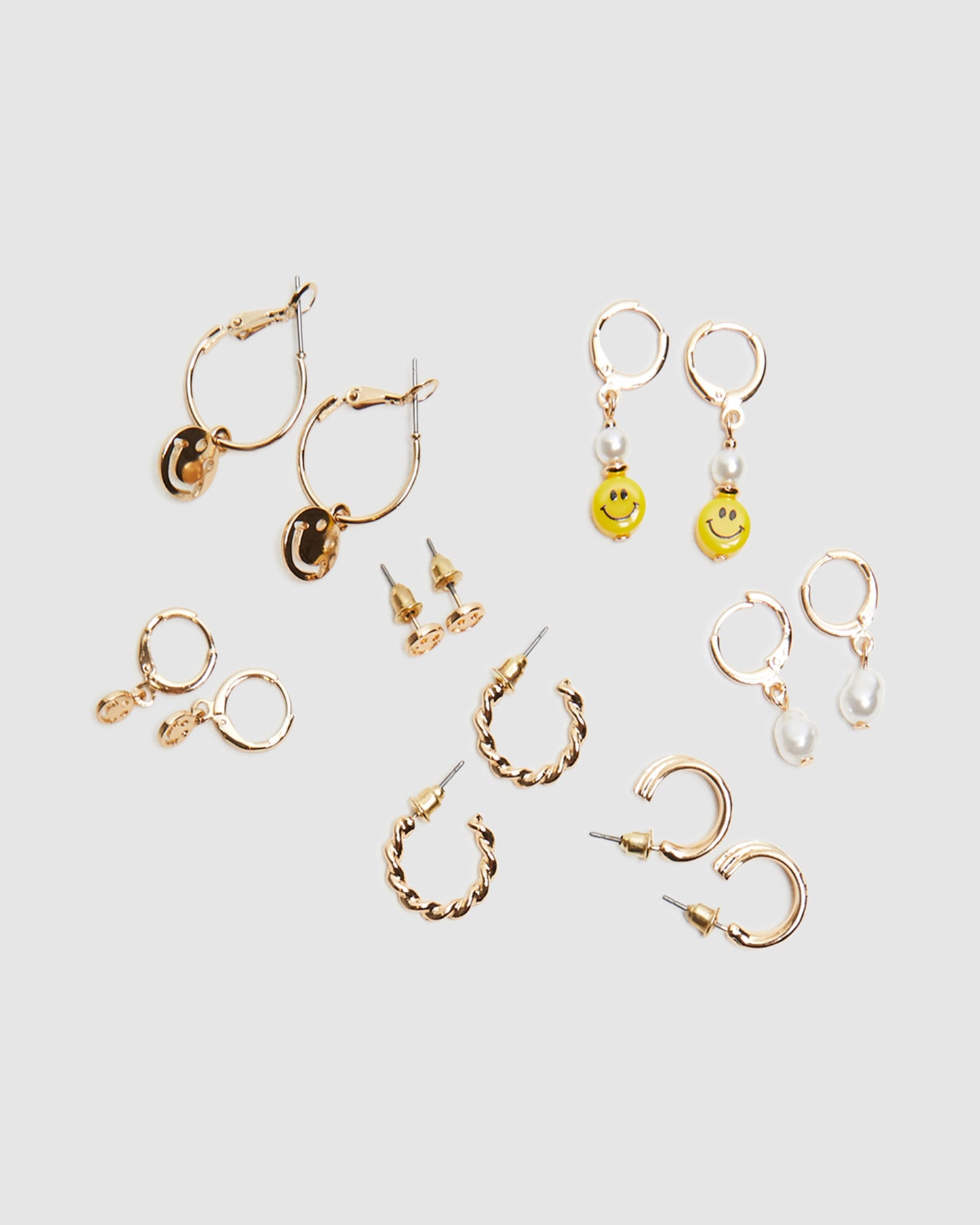 Pearl Smiley Earrg Pack