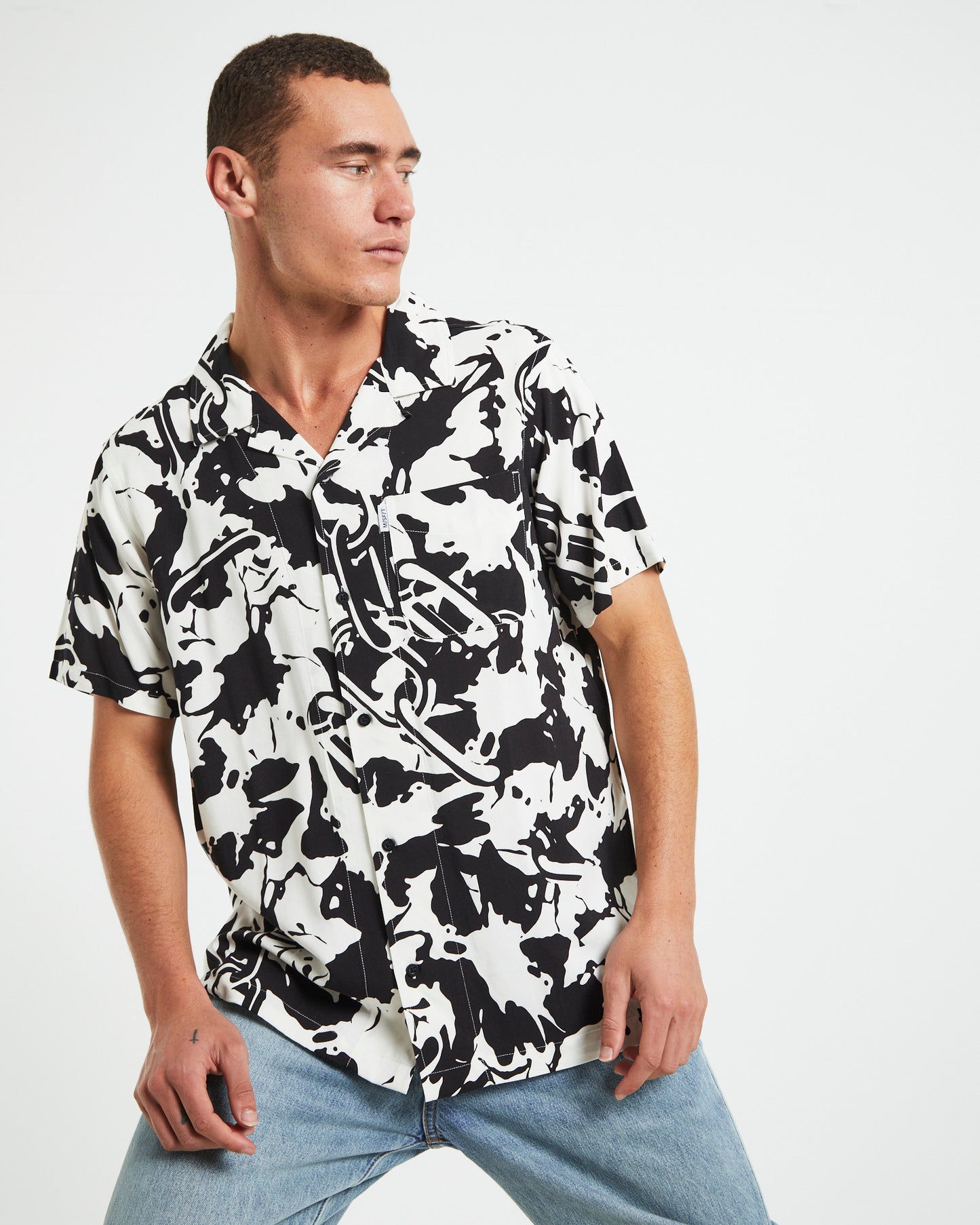 Mandiball Short Sleeve Shirtin Black