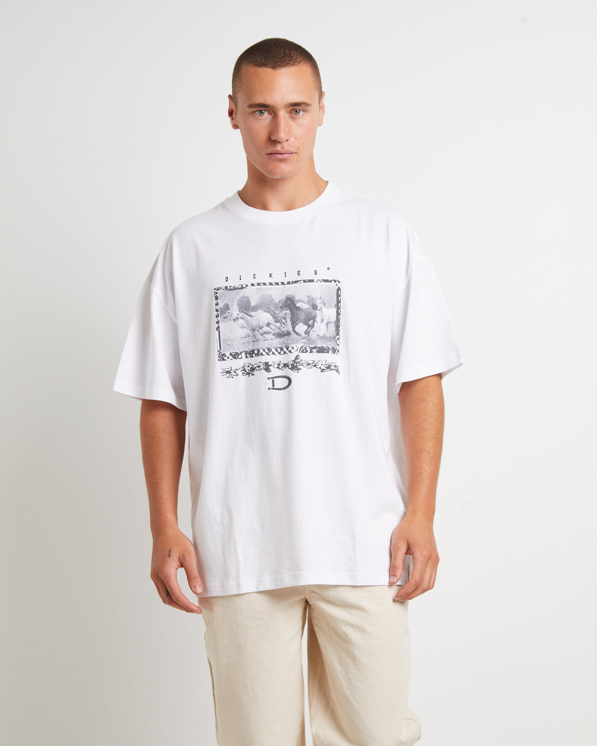 Field Guide 330 Short Sleeve T-Shirt in White WHITE