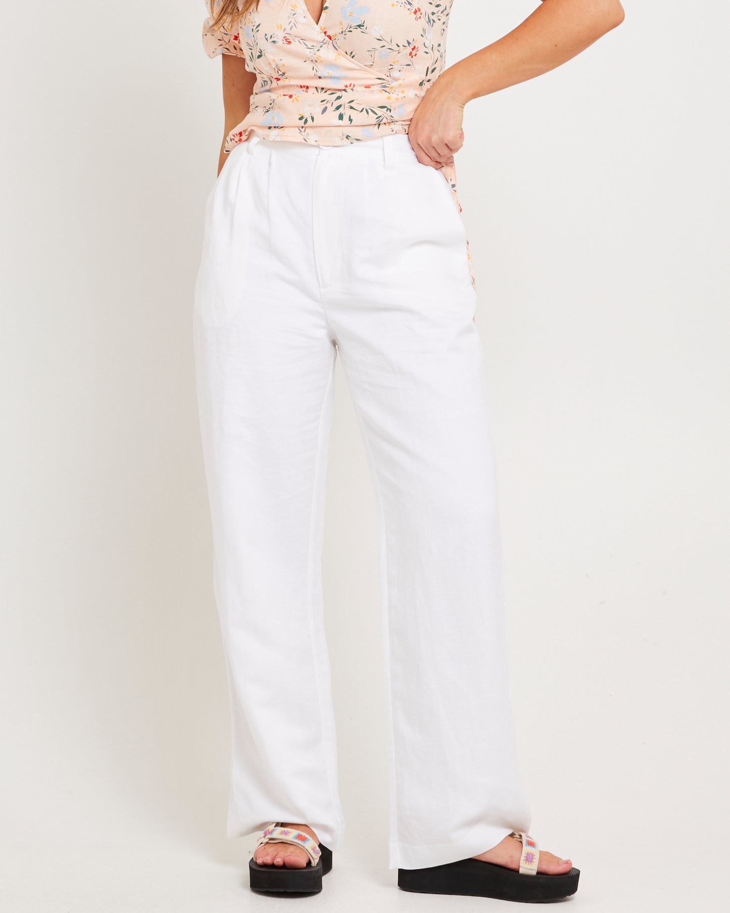 Chloe Pleat Linen Pants