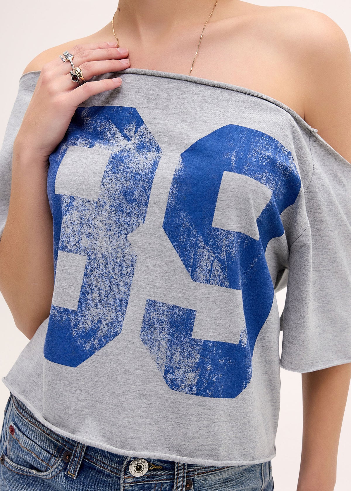 BDG 89 Slash Neck Off-Shoulder T-Shirt GREY