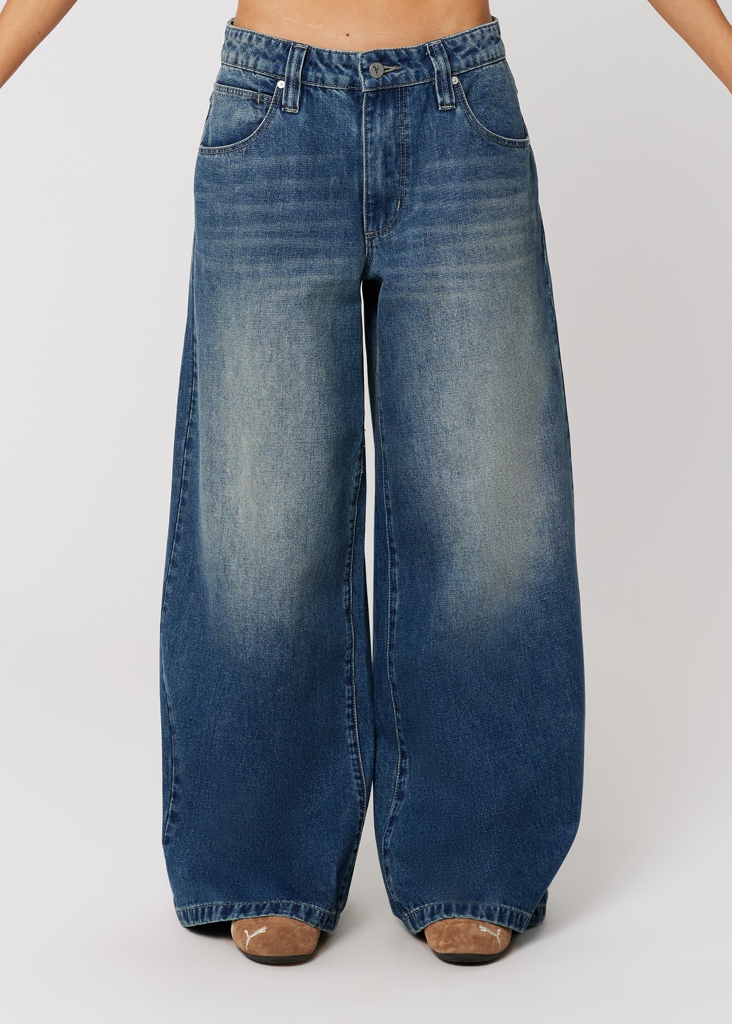 99 Low Mega Baggy Jeans Brittney