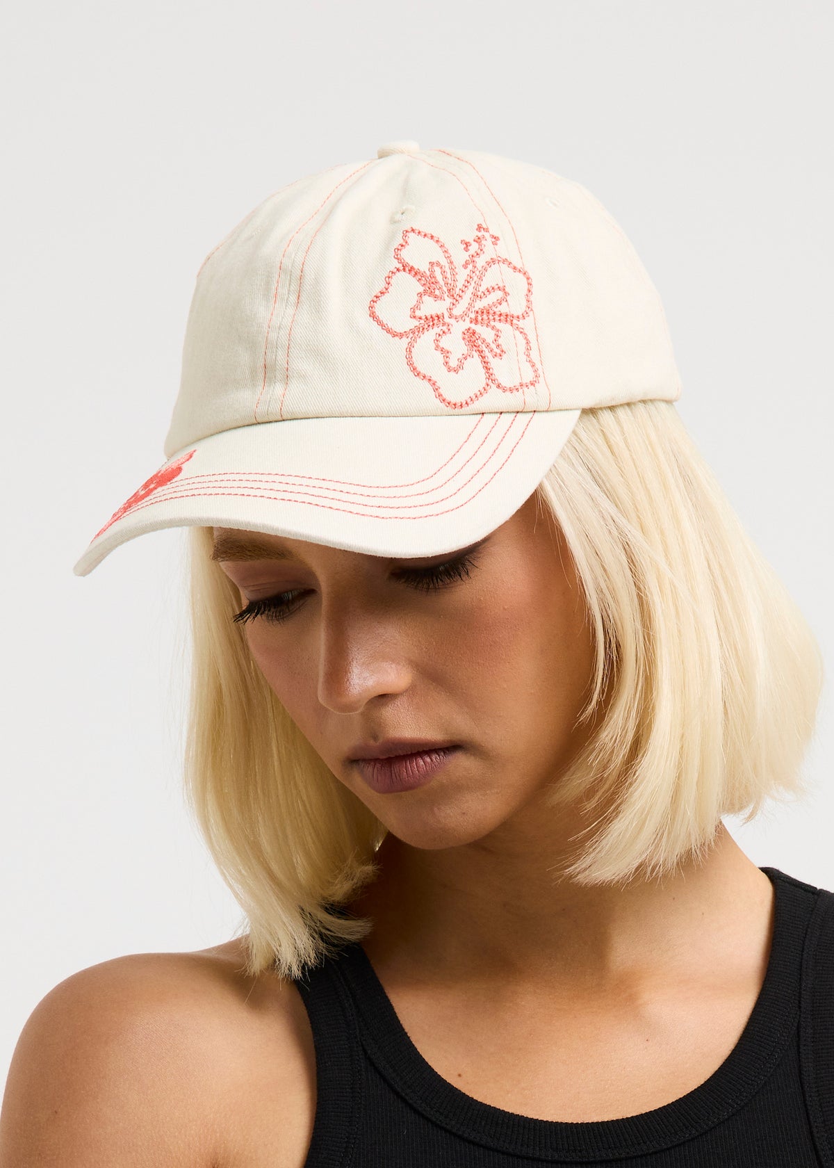 Elba Hibiscus Cap OFF WHITE