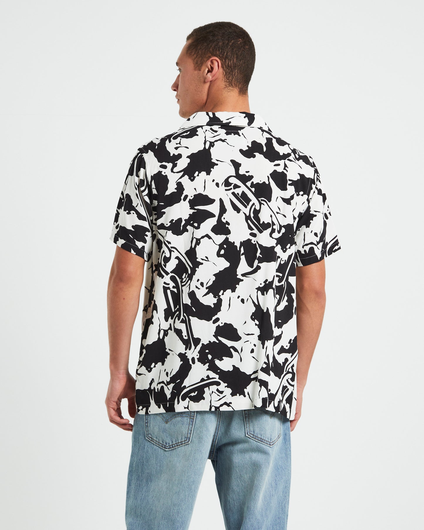 Mandiball Short Sleeve Shirtin Black