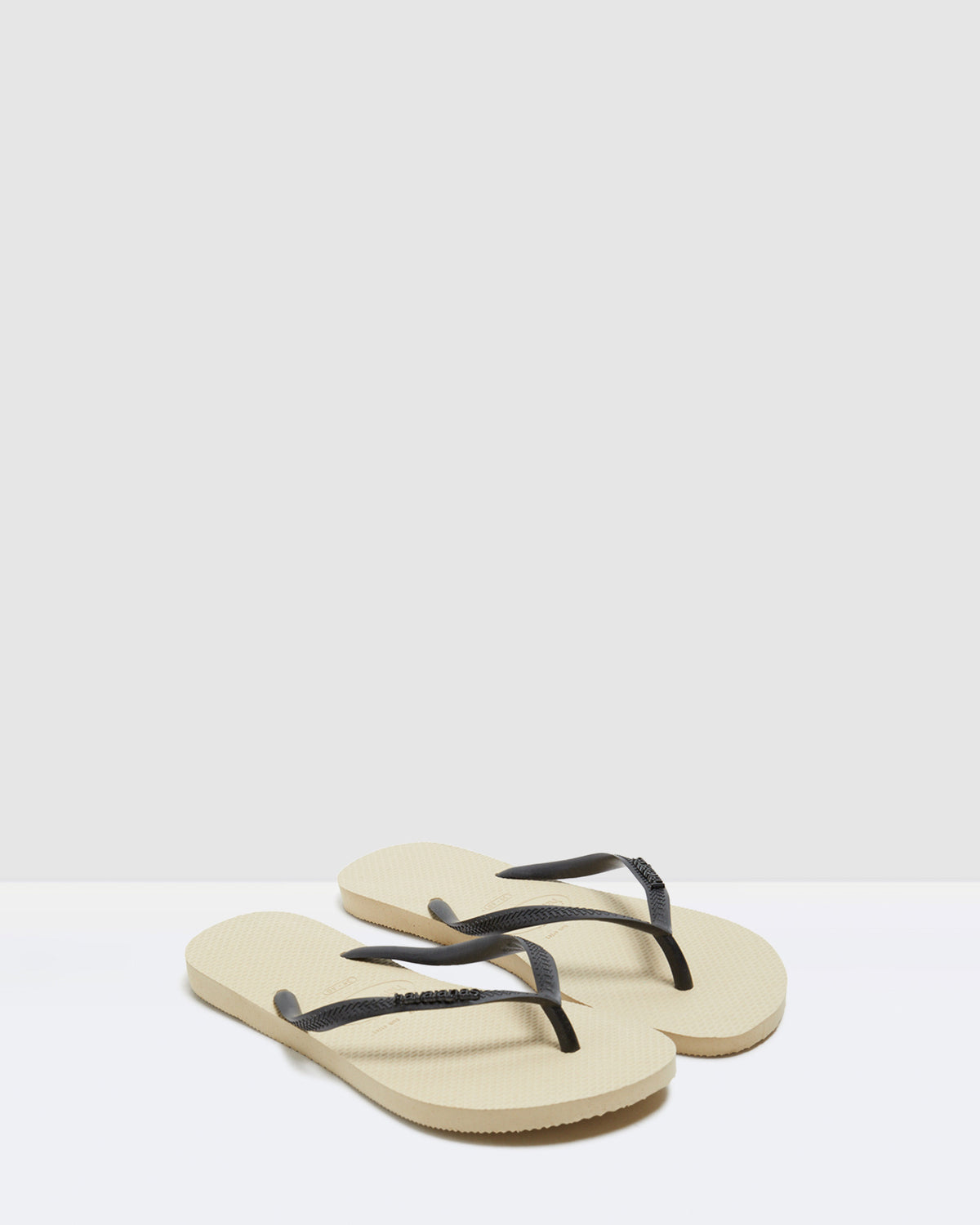 Slim Metal Logo Thongs Sand/Black GREY