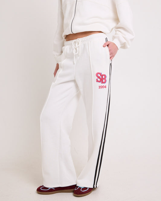 Subtitled Emblem Baggy Trackpants WHITE