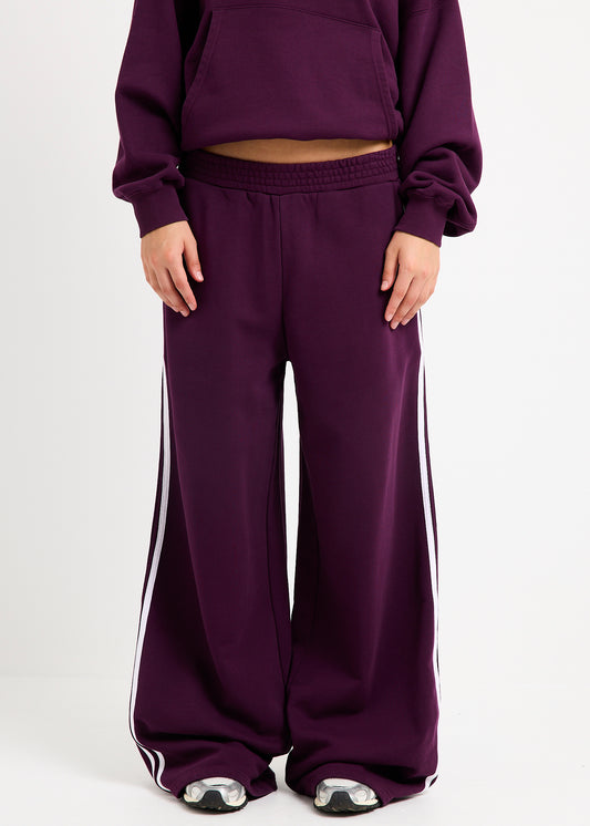 NYC Wide Leg Fleece Pants EGGPLANT
