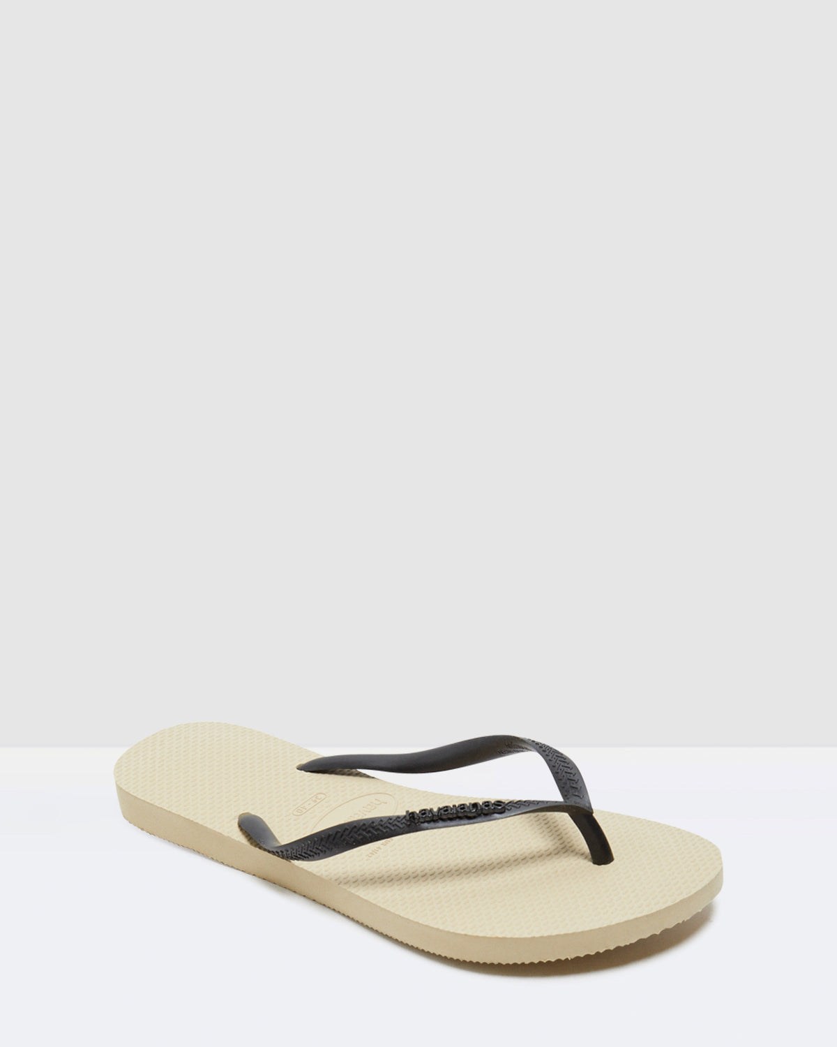 Slim Metal Logo Thongs Sand/Black GREY