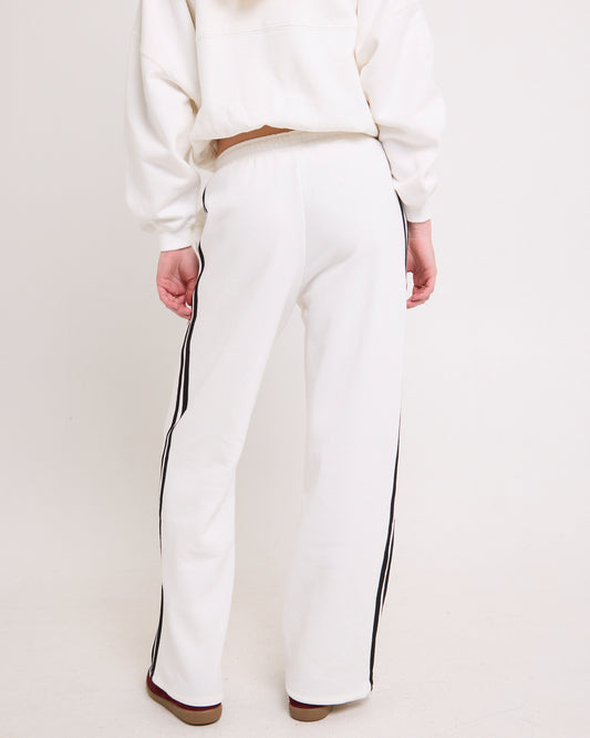 Subtitled Emblem Baggy Trackpants WHITE