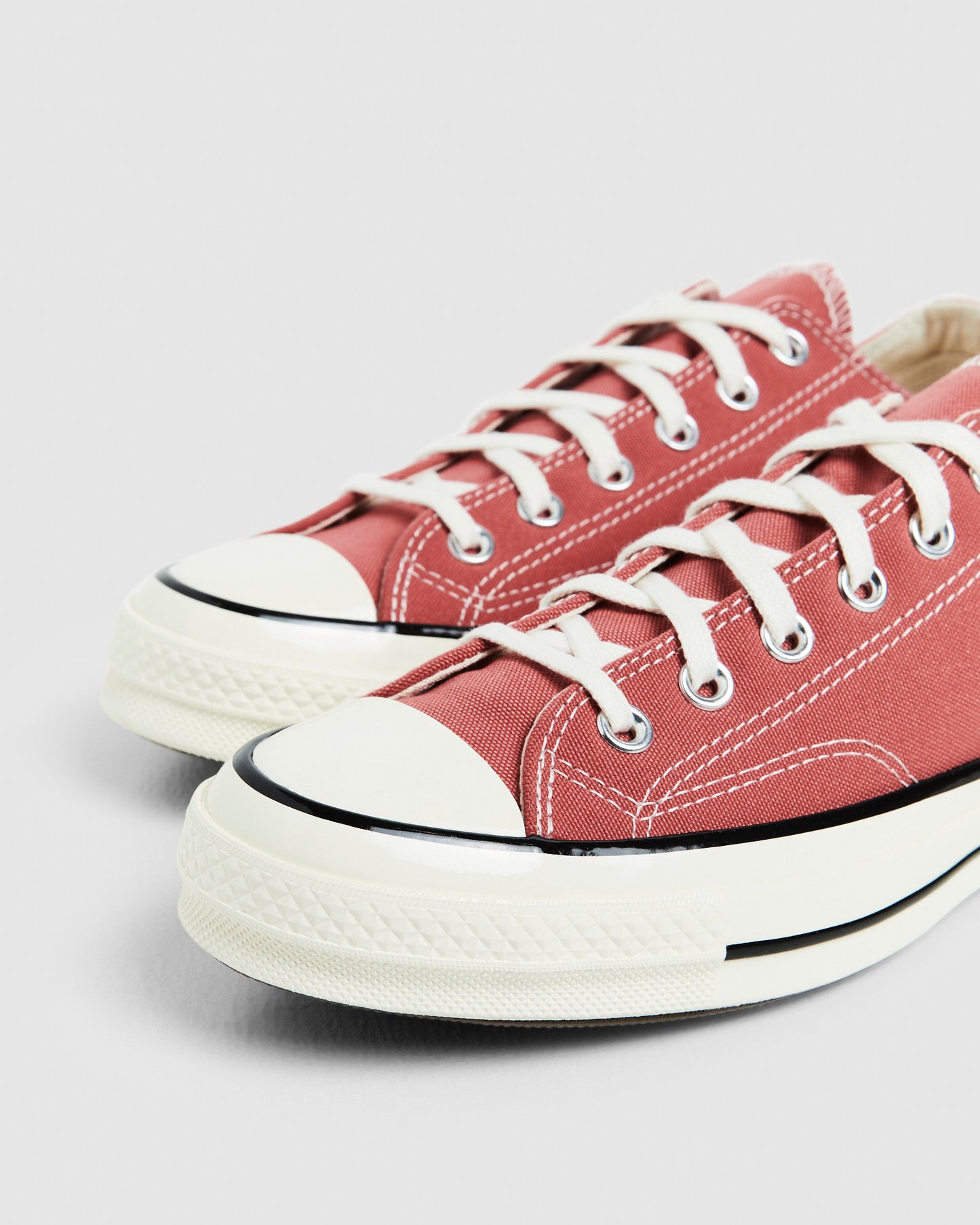 Chuck 70 Ox Sneakers Rhubarb Pie/Egret/Black