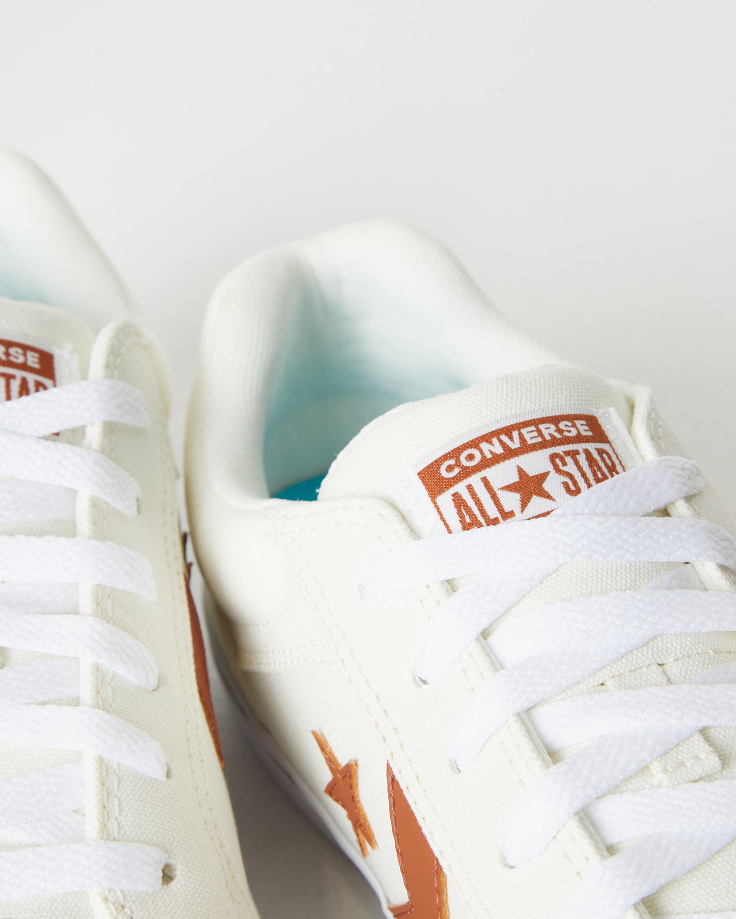 El Distrito 2.0 Craft Remastered Ox Senakers in Egret White