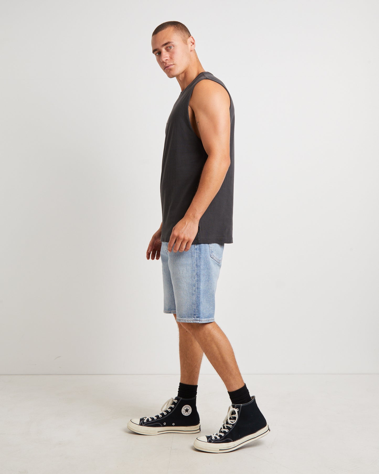 Gritter Muscle Tee in Black