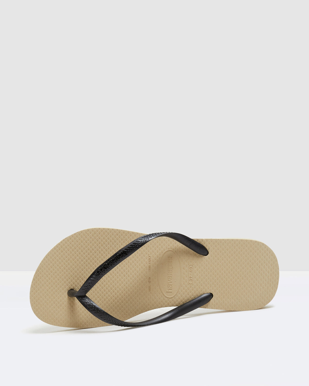 Slim Metal Logo Thongs Sand/Black GREY