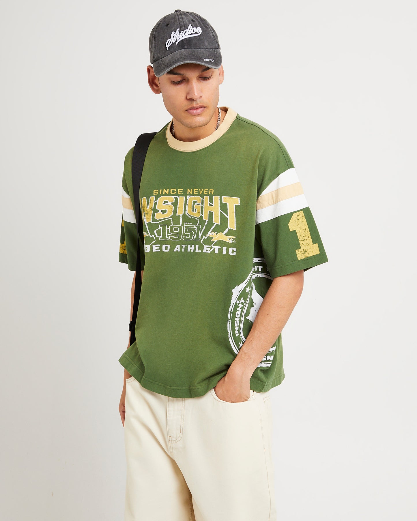 College Heavyweight T-shirt