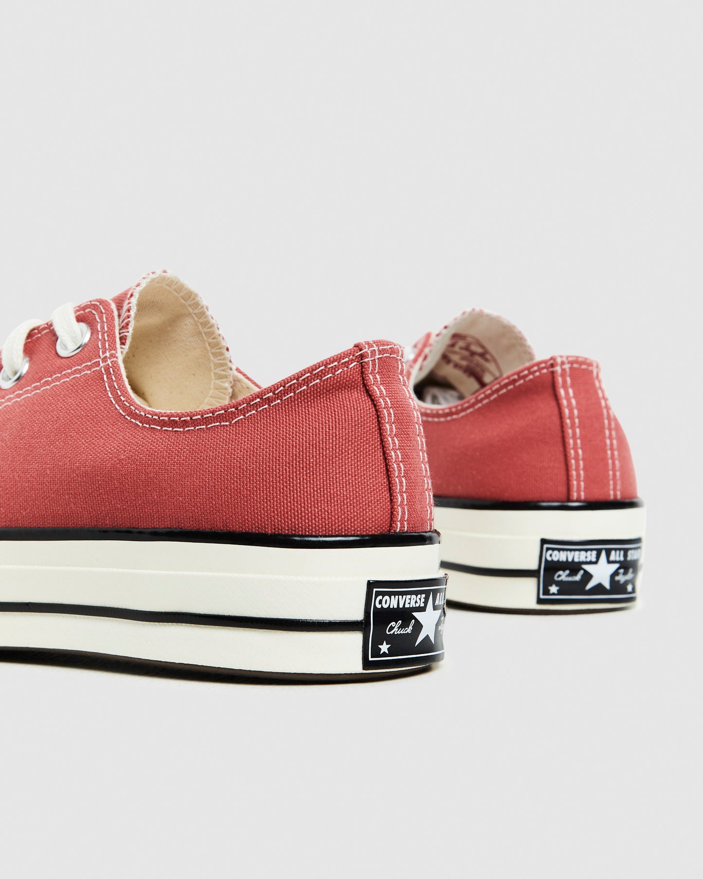 Chuck 70 Ox Sneakers Rhubarb Pie/Egret/Black