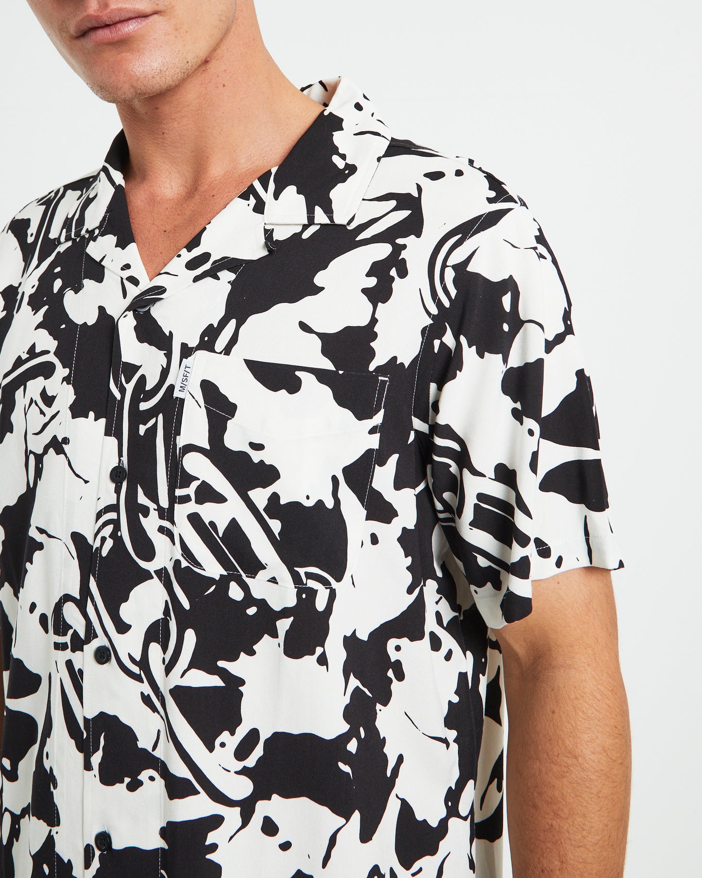 Mandiball Short Sleeve Shirtin Black