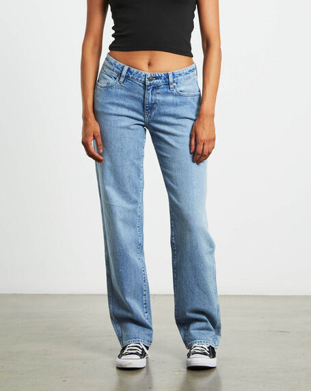 Low Rise Claudia Straight Denim Jeans in Cloudy Blue