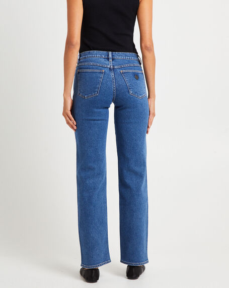 A 99 Low & Wide Jeans in Chantell Organic Blue