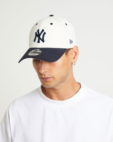 9Forty Snapback NY Yankees Cap in White/Navy