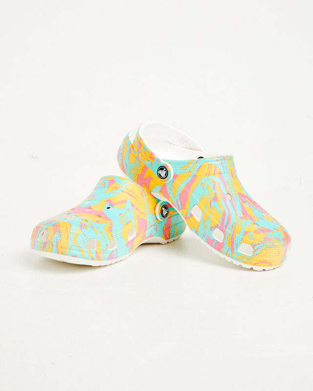 Classic Island Escape Clogs in Hyper Pink, hi-res image number null