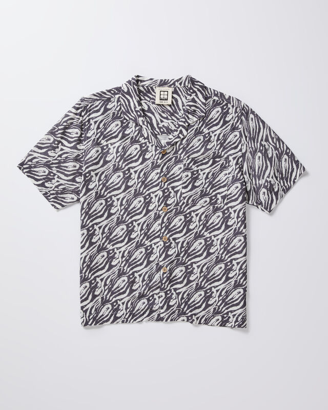 Teen Boys Trackless Short Sleeve Resort Shirt in Black, hi-res image number null
