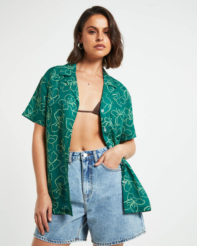 Lola Short Sleeve Relaxed Shirt in Floral Green, hi-res image number null