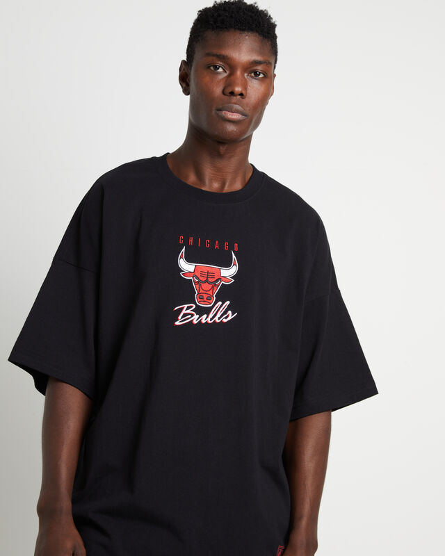 Tri Logo Bulls Oversized T-Shirt in Faded Black, hi-res image number null